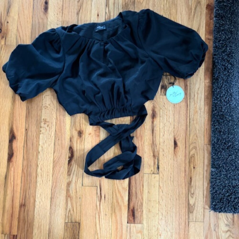 WOMANS MILK N HONEY BLACK TOP SIZE M
